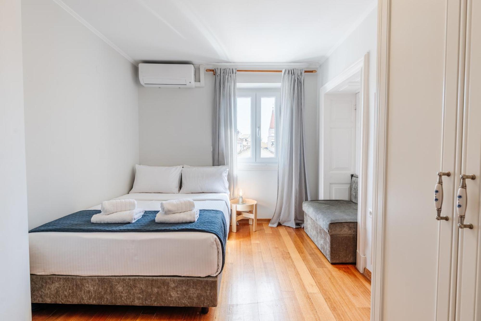 "San Giacomo Square Apt." In The Heart Of Old Town Corfu  외부 사진